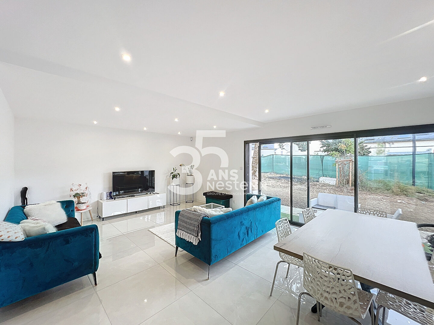 Contemporaine avec vie de plain-pied, 4 chambres, grande pièce de vie, 5min gare de Trelazé