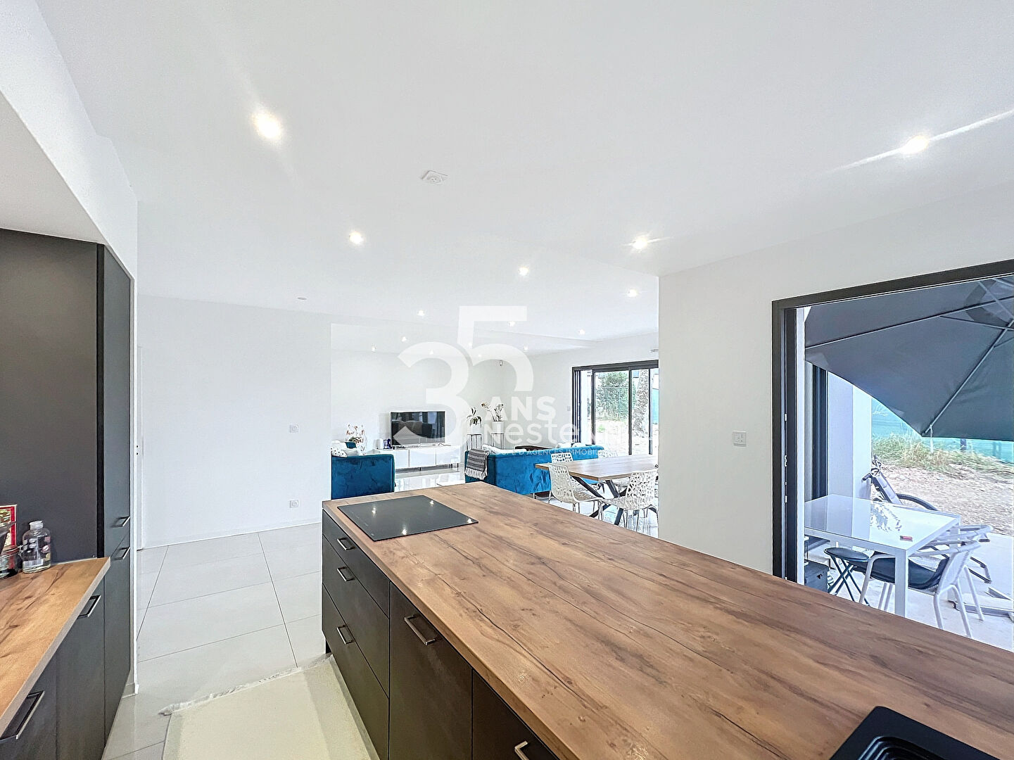 Contemporaine avec vie de plain-pied, 4 chambres, grande pièce de vie, 5min gare de Trelazé
