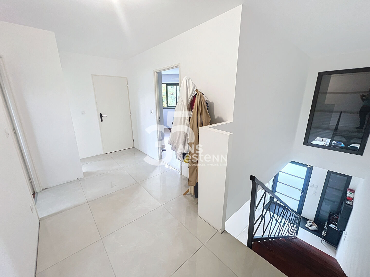 Contemporaine avec vie de plain-pied, 4 chambres, grande pièce de vie, 5min gare de Trelazé
