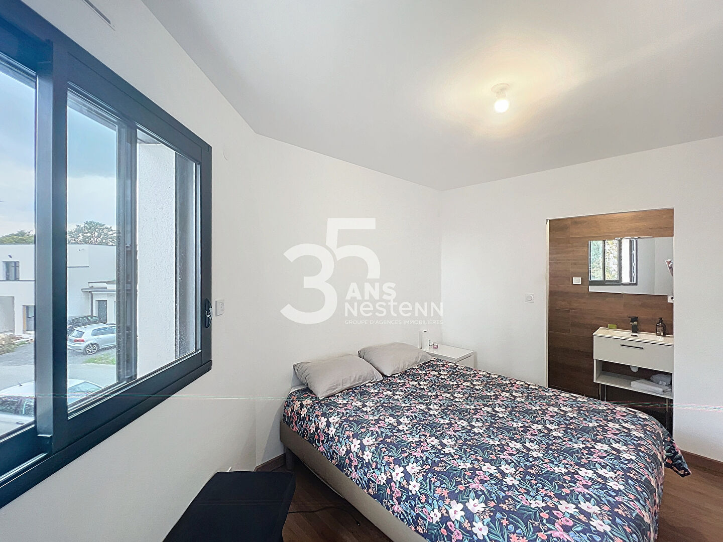 Contemporaine avec vie de plain-pied, 4 chambres, grande pièce de vie, 5min gare de Trelazé