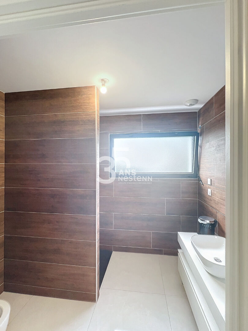 Contemporaine avec vie de plain-pied, 4 chambres, grande pièce de vie, 5min gare de Trelazé