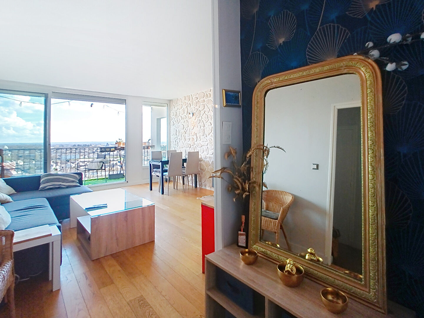 Appartement  T2bis à vendre de 69 m² avec ascenseur, balcon et vue Imprenable sur Angers.