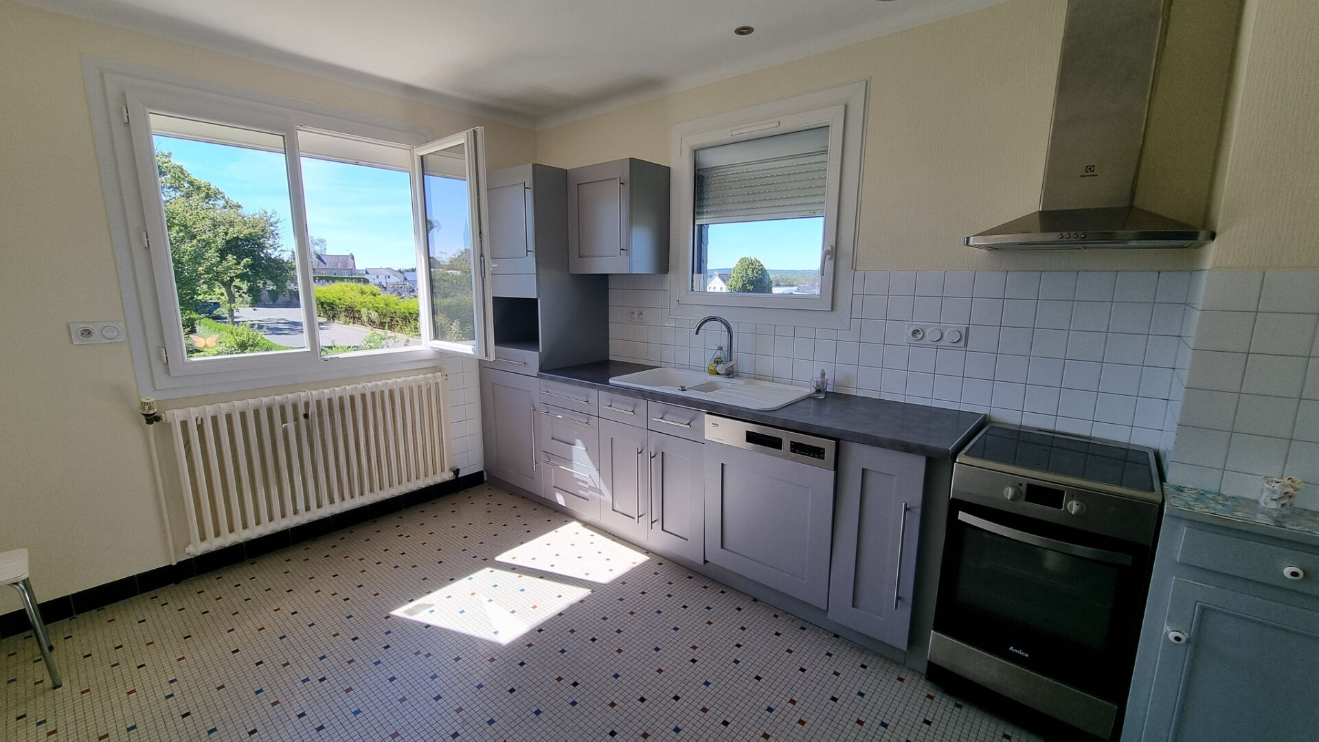 Maison Ploeuc Sur Lié, Centre bourg, commerces à pieds, 3 chambres, grenier aménageable, 1100 m² de terrain !