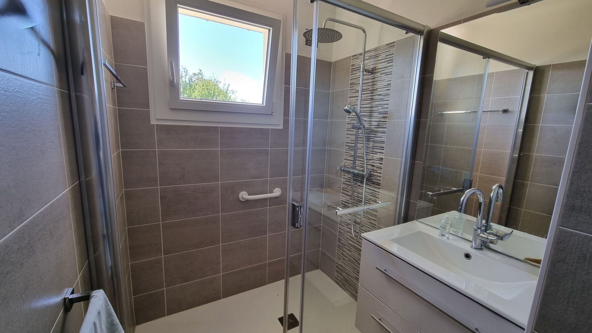 Maison Ploeuc Sur Lié, Centre bourg, commerces à pieds, 3 chambres, grenier aménageable, 1100 m² de terrain !