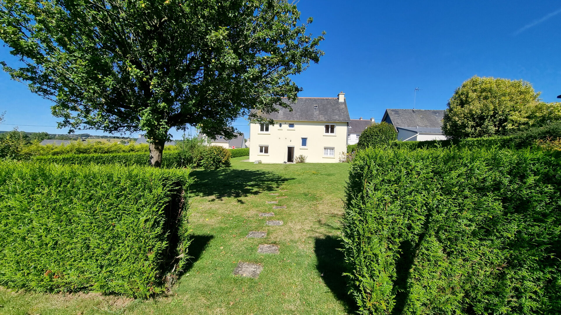 Maison Ploeuc Sur Lié, Centre bourg, commerces à pieds, 3 chambres, grenier aménageable, 1100 m² de terrain !