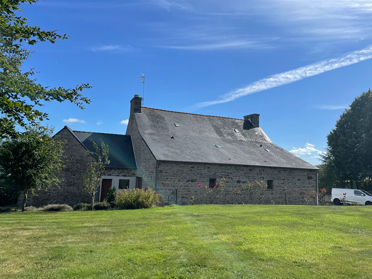 Belle demeure 220 m² habitables 5 chambres PLAINTEL avec 1.5 Hectares de terrain
