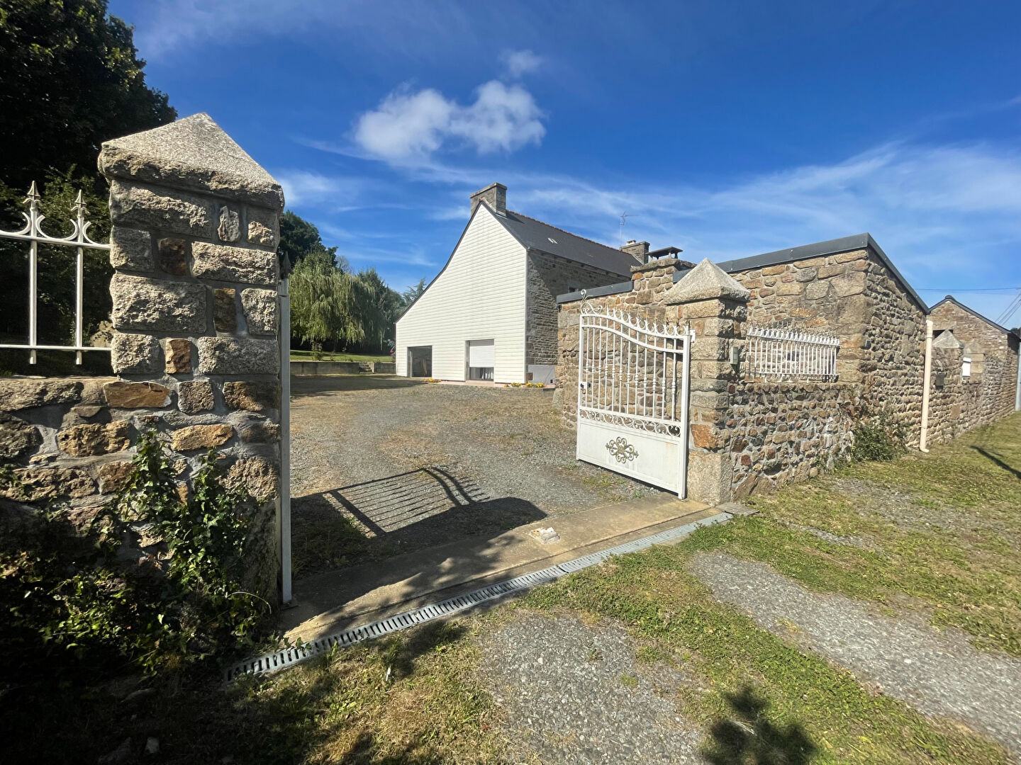 Belle demeure 220 m² habitables 5 chambres PLAINTEL avec 1.5 Hectares de terrain