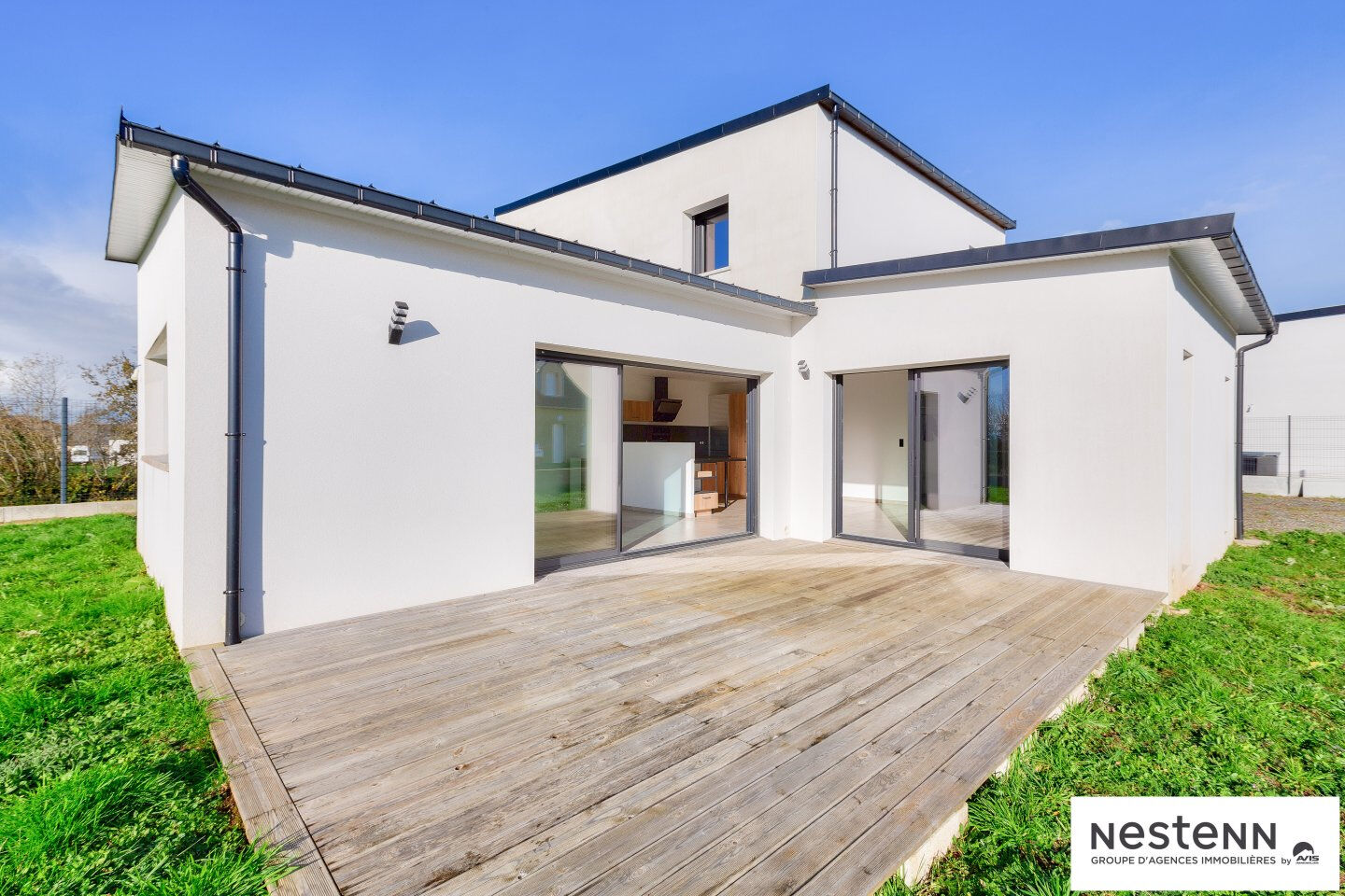 Maison à Plaintel, petit lotissement, 149 m² habitables, 4 chambres + bureau, sur 550 m² de jardin