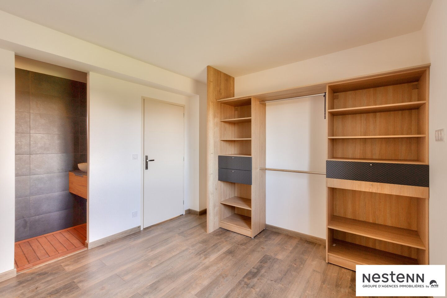 Maison à Plaintel, petit lotissement, 149 m² habitables, 4 chambres + bureau, sur 550 m² de jardin