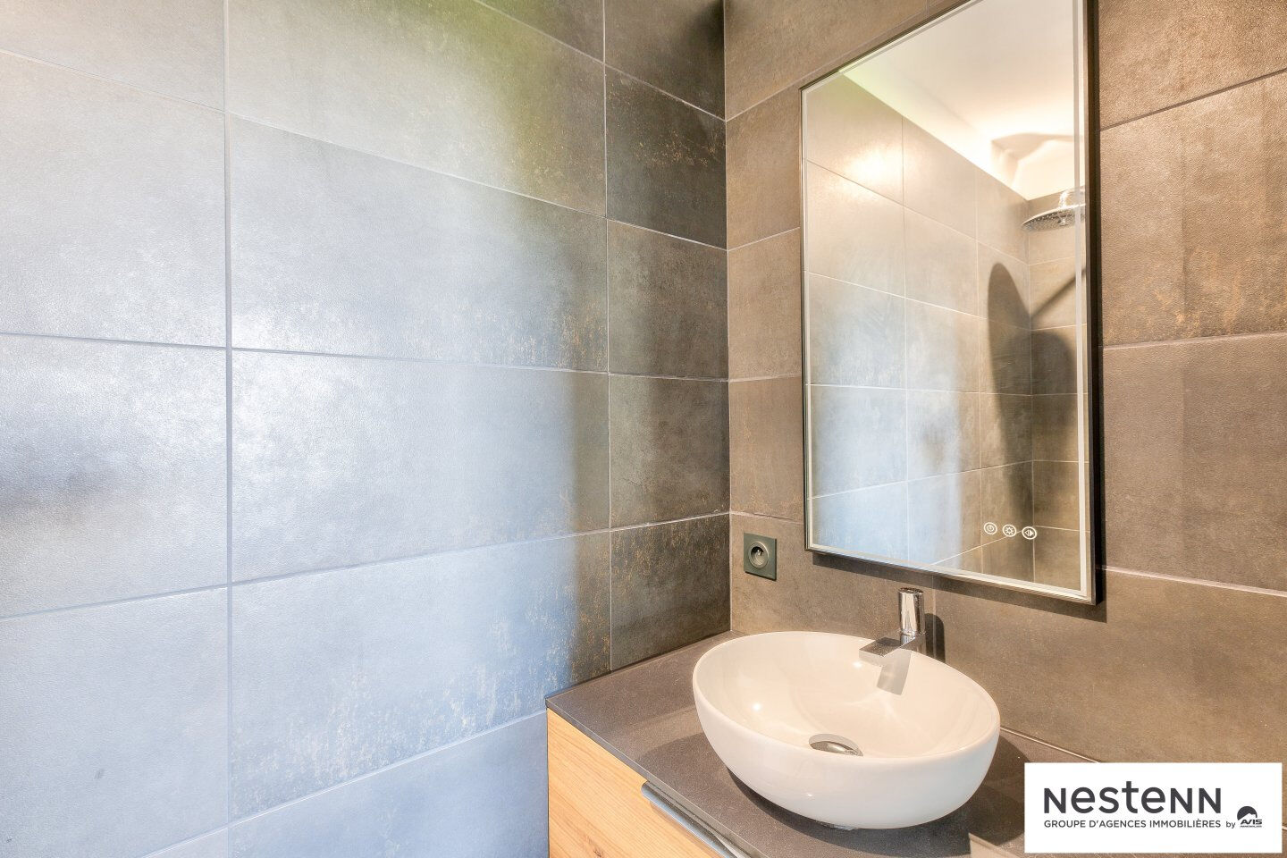 Maison à Plaintel, petit lotissement, 149 m² habitables, 4 chambres + bureau, sur 550 m² de jardin