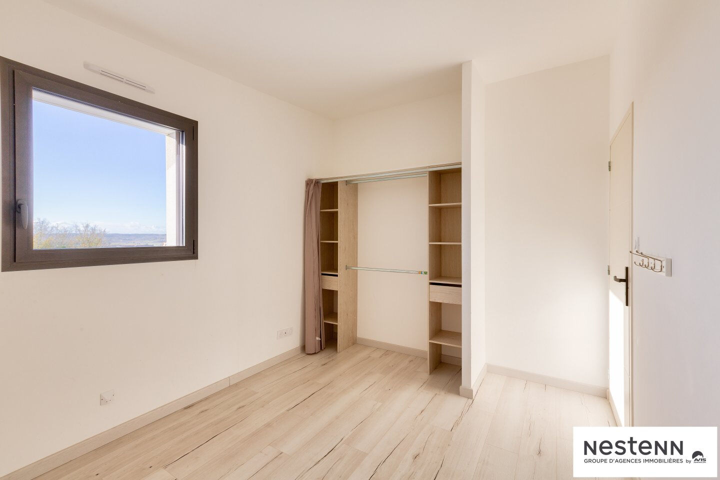 Maison à Plaintel, petit lotissement, 149 m² habitables, 4 chambres + bureau, sur 550 m² de jardin