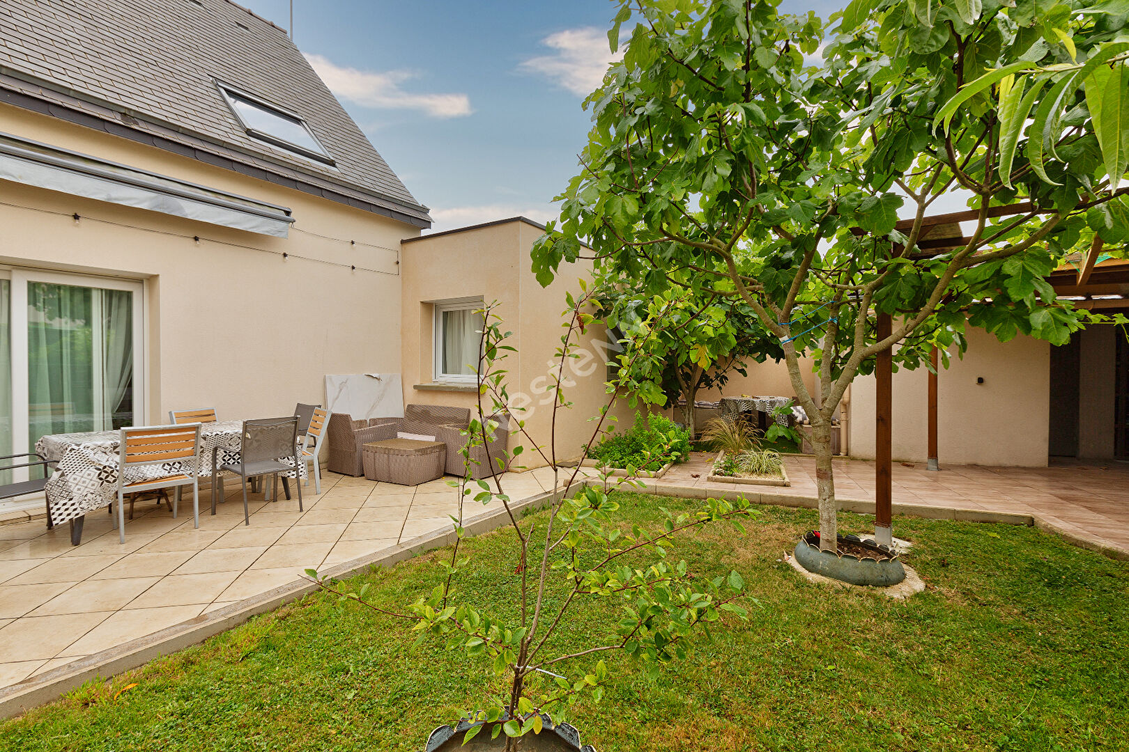 MAISON CONTEMPORAINE HABITABLE DE PLAIN PIED PROCHE CENTRE