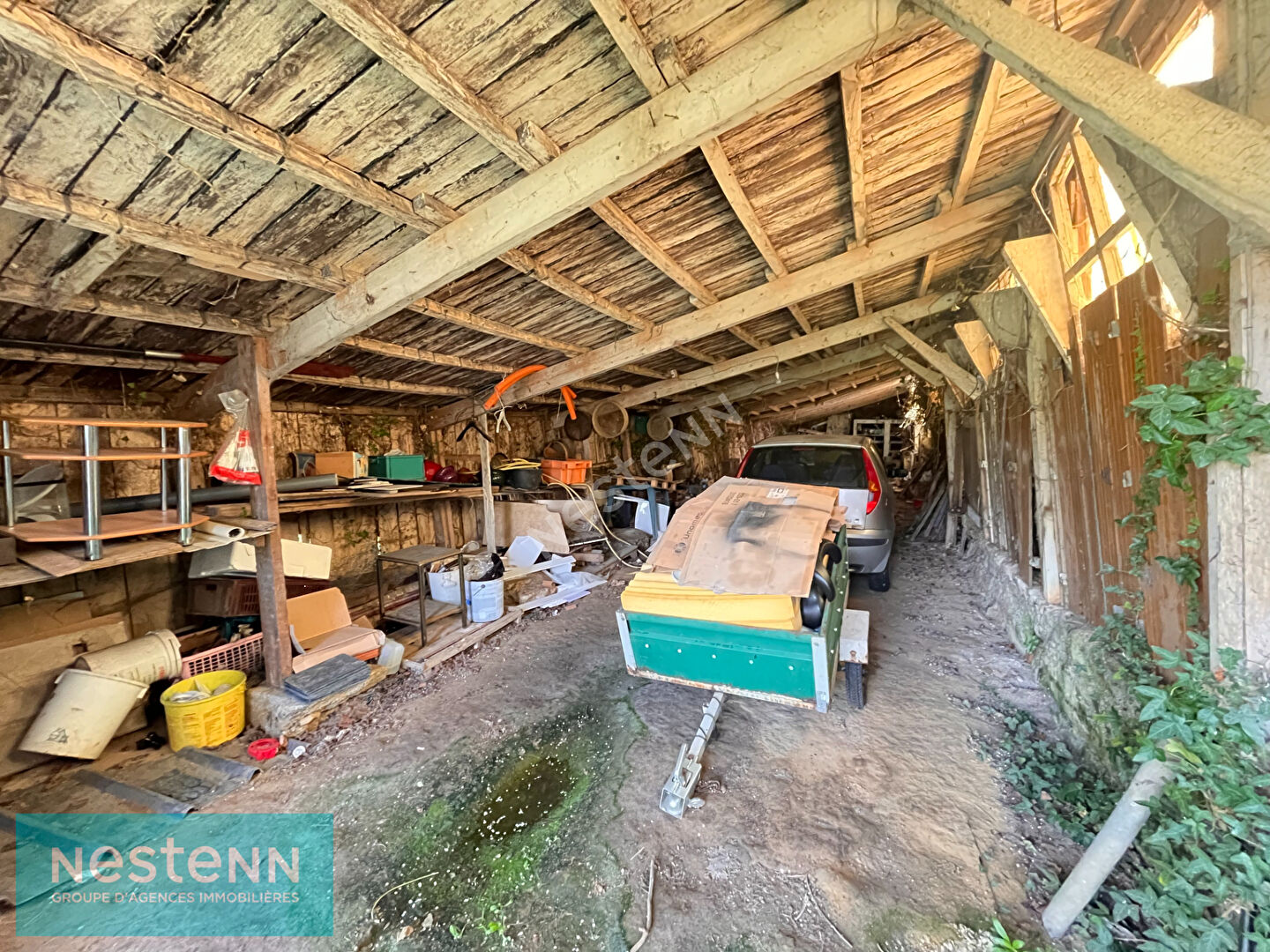 VENTE QUESSOY - Dépendance d'environ 94 m2, en plein bourg !