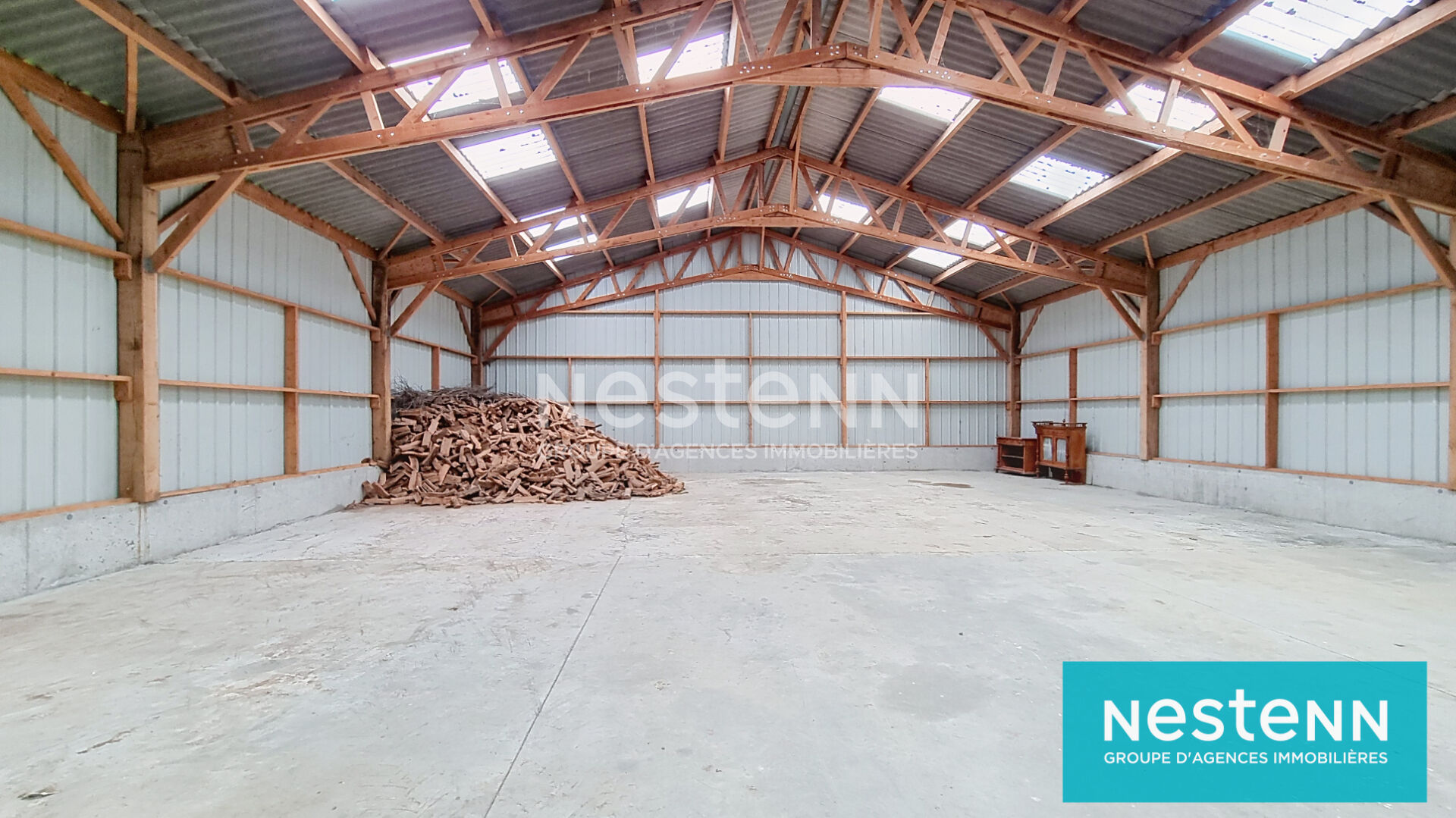LA HARMOYE, proche QUINTIN, Maison Néo-bretonne sur sous sol-total, grand hangar d'environ 300 m, et jardin de + de 11000 m²