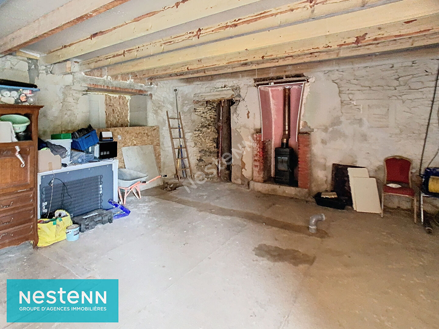 Maison en pierres en cours de rénovation, avec nombreuses dépendances à Saint Brandan sur 11300 m² de jardin