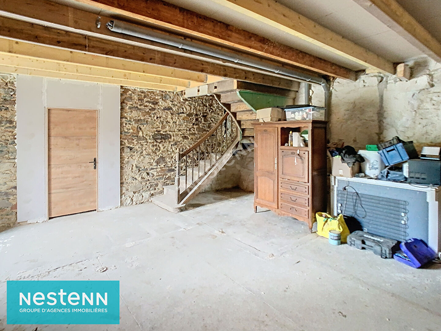 Maison en pierres en cours de rénovation, avec nombreuses dépendances à Saint Brandan sur 11300 m² de jardin