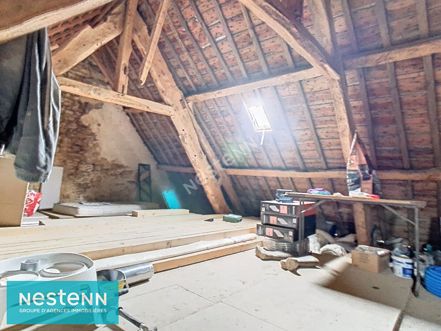 Maison en pierres en cours de rénovation, avec nombreuses dépendances à Saint Brandan sur 11300 m² de jardin