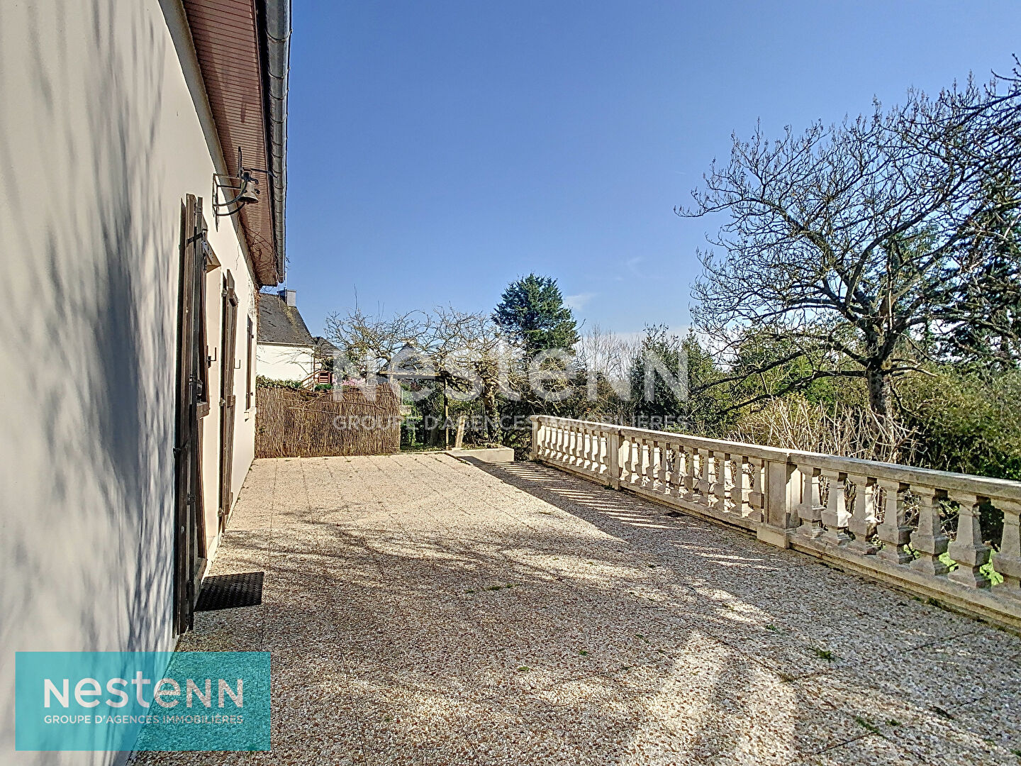 VENTE SAINT-DONAN, Grande maison familiale 5 chambres, vivable de plain-pied, proche centre bourg