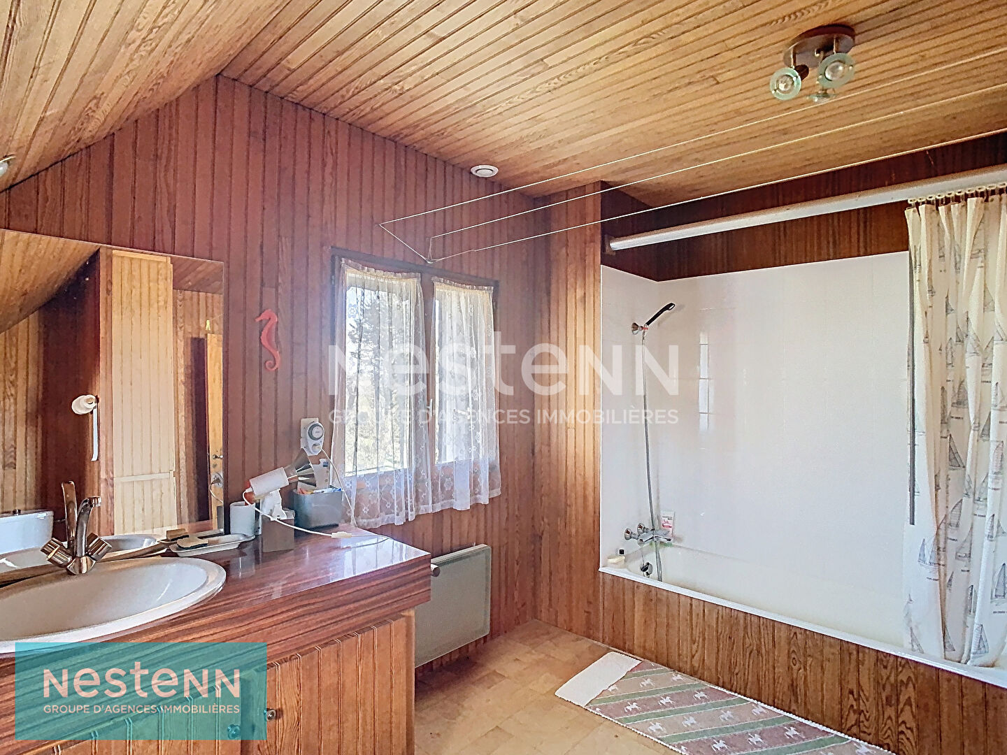 VENTE SAINT-DONAN, Grande maison familiale 5 chambres, vivable de plain-pied, proche centre bourg