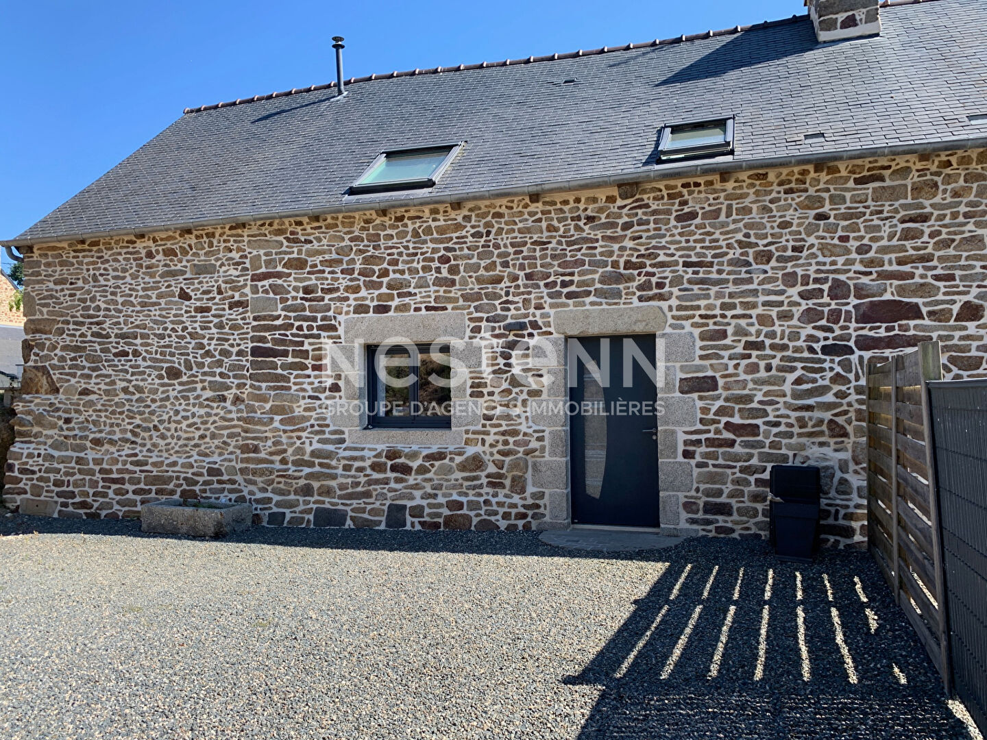 A LOUER  JOLIE MAISON T3 EN PIERRE CAMPAGNE PLEDRAN