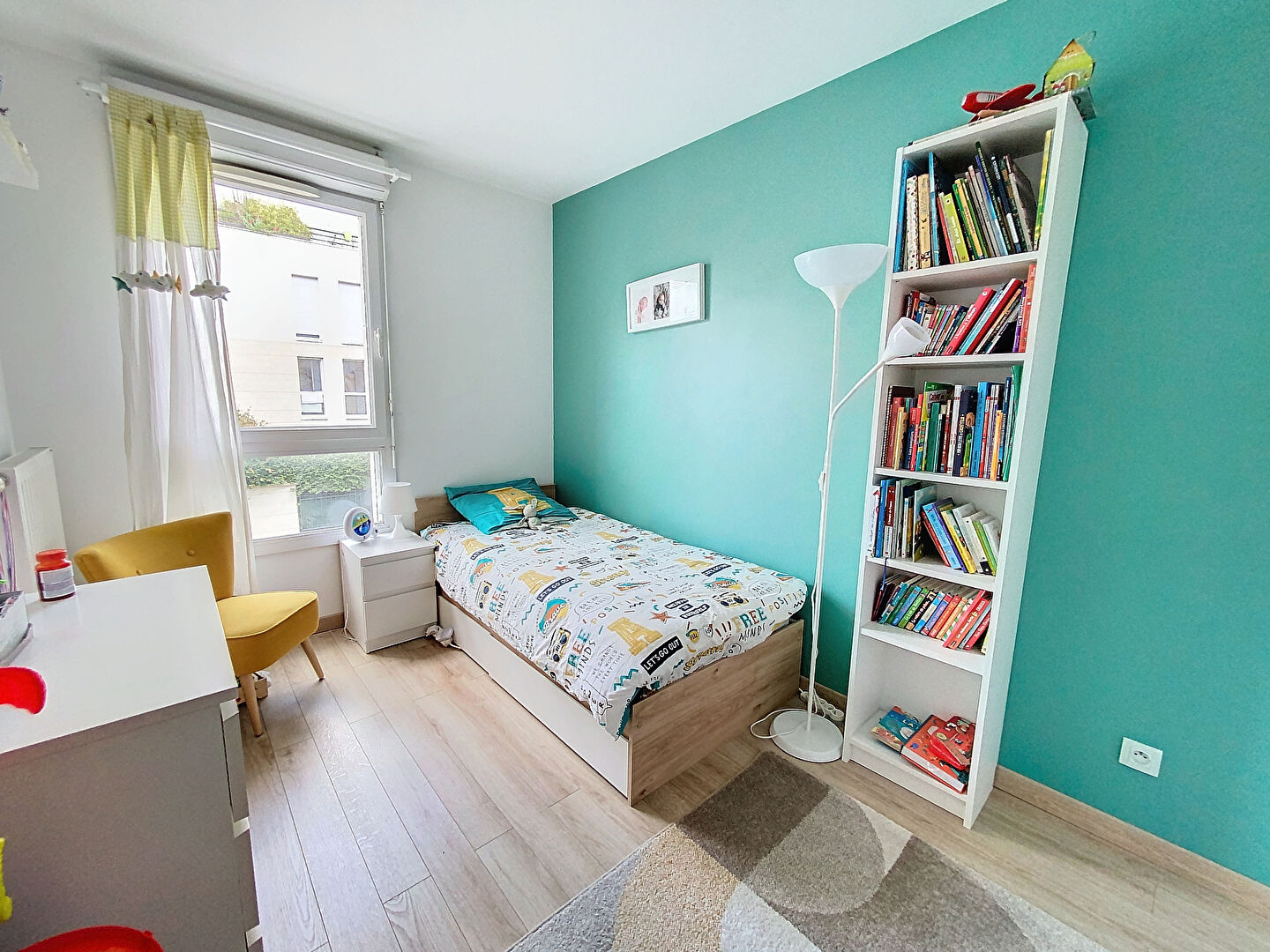 A Vendre - MONTIGNY LE BRETONNEUX au Village- Appartement 4 pièces  84 m2 double parking cave