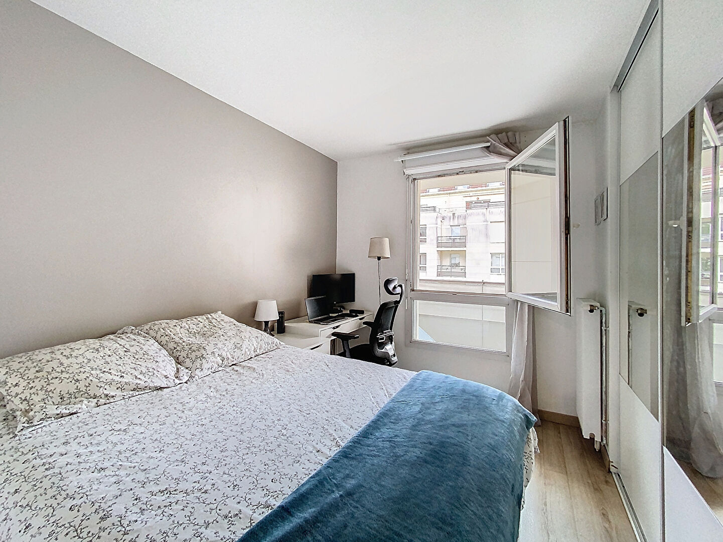 A Vendre - MONTIGNY LE BRETONNEUX au Village- Appartement 4 pièces  84 m2 double parking cave