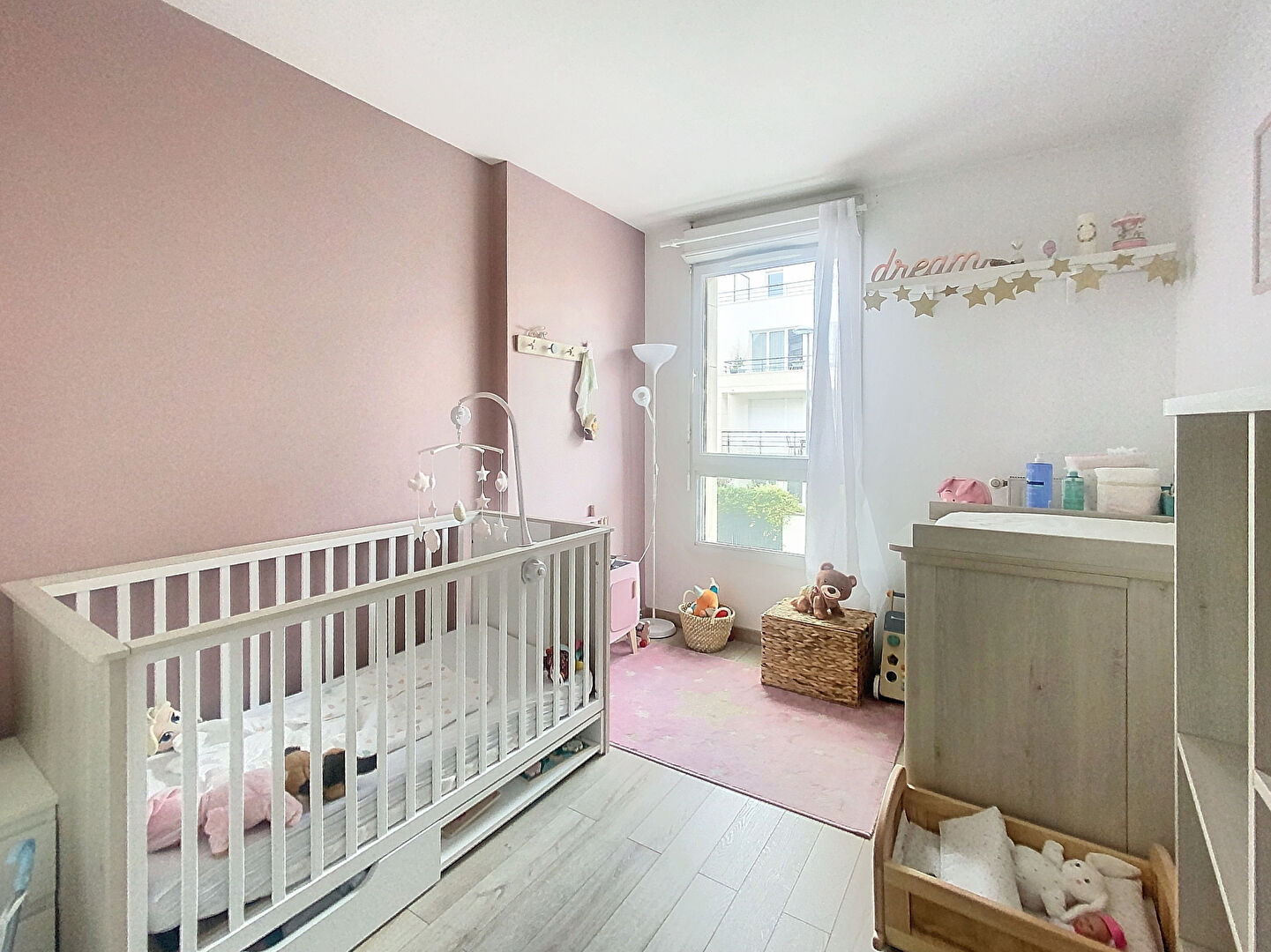A Vendre - MONTIGNY LE BRETONNEUX au Village- Appartement 4 pièces  84 m2 double parking cave
