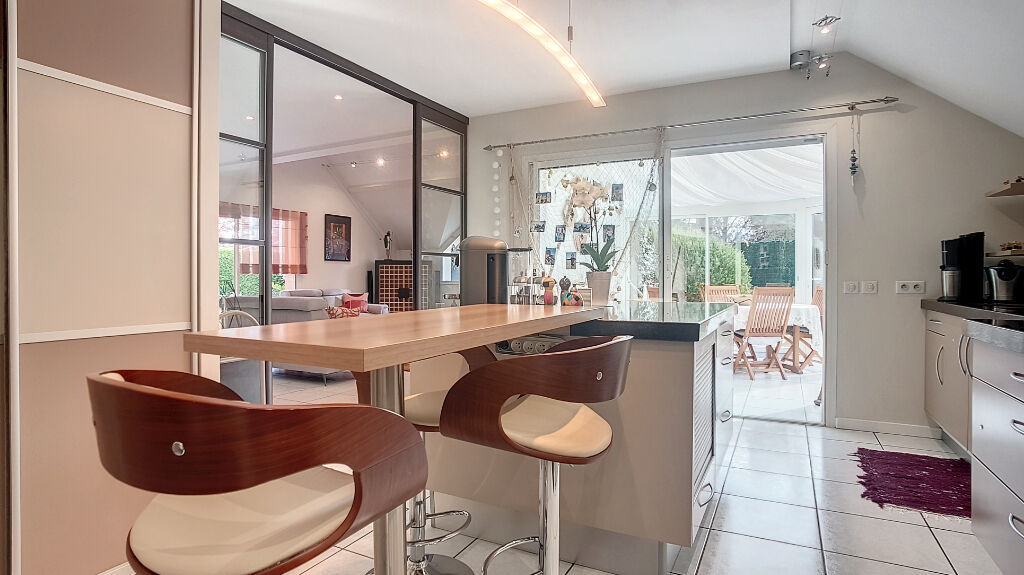 A vendre HAUT D'IDRON Maison contemporaine de 190 m² avec 4 chambres, bureau, véranda, piscine chauffée et garage de 80 m²