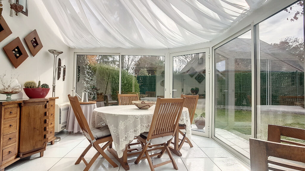 A vendre HAUT D'IDRON Maison contemporaine de 190 m² avec 4 chambres, bureau, véranda, piscine chauffée et garage de 80 m²