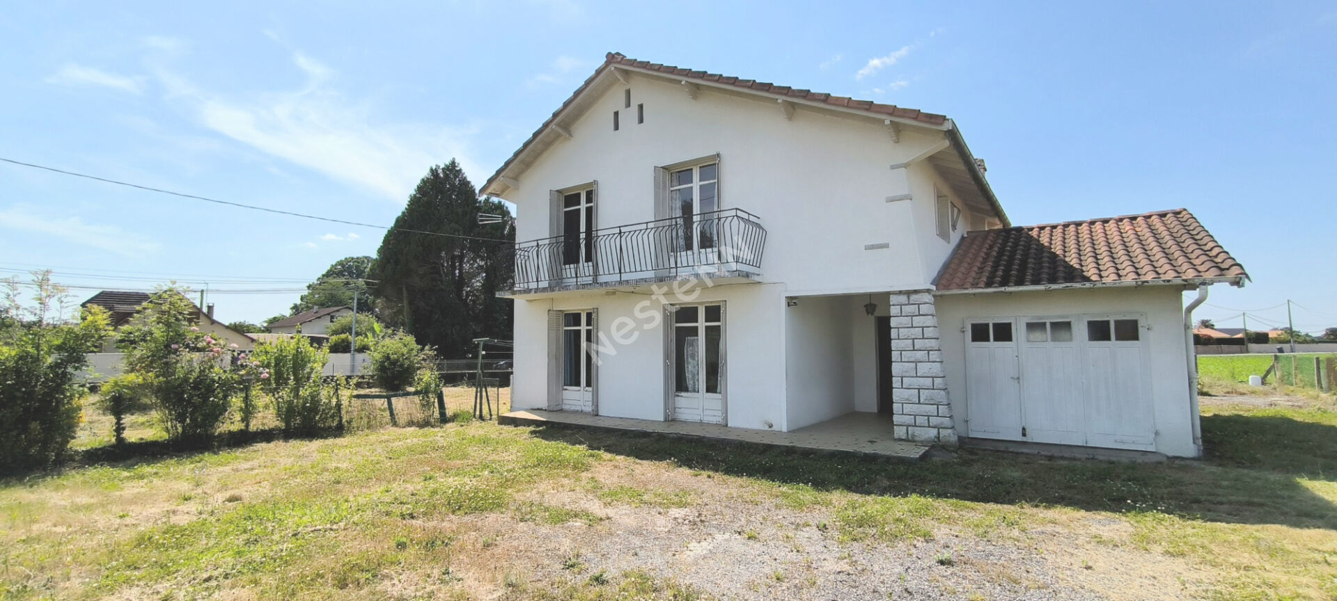 A vendre BUROS Maison de 90 m² avec 3 chambres et bureau sur terrain de 1026 m²