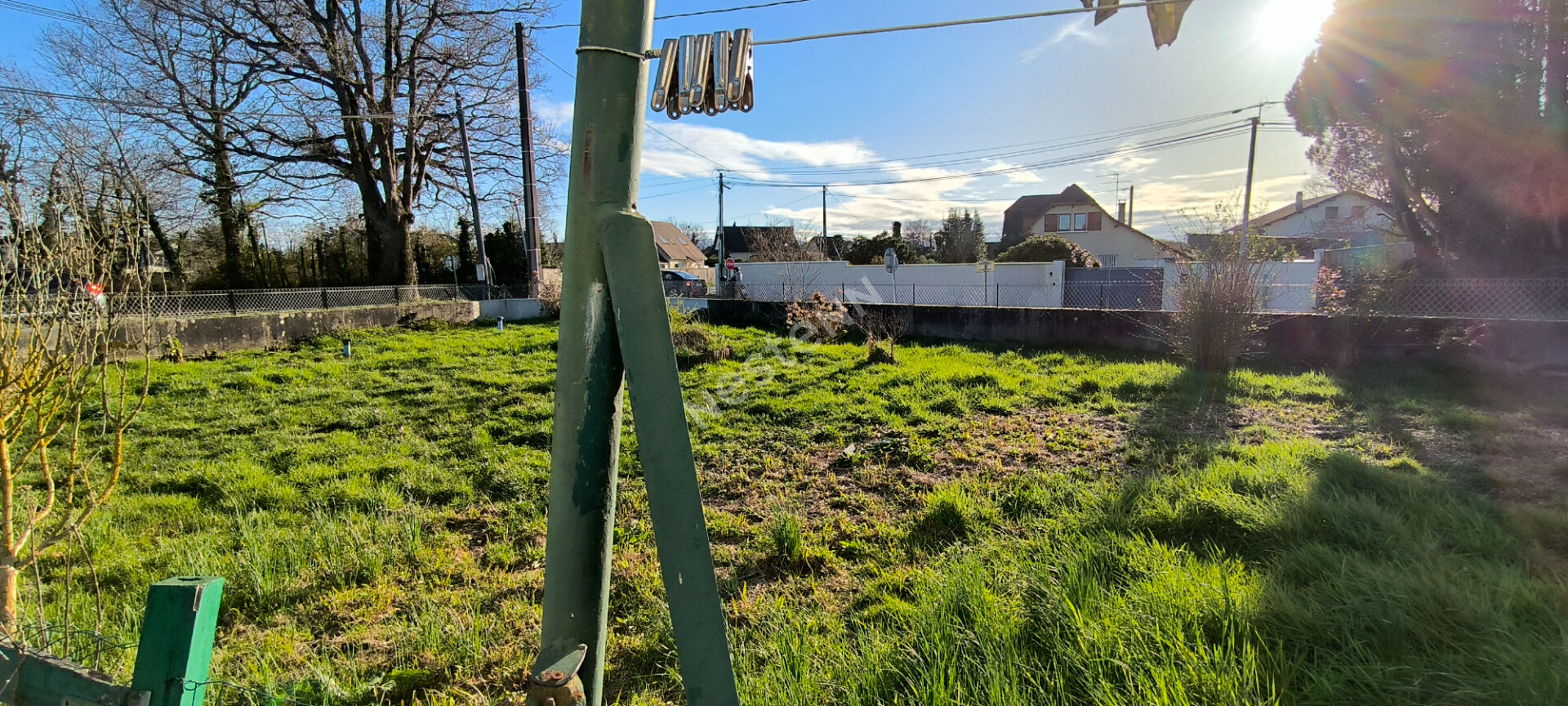 A vendre BUROS Maison de 90 m² avec 3 chambres et bureau sur terrain de 1026 m²