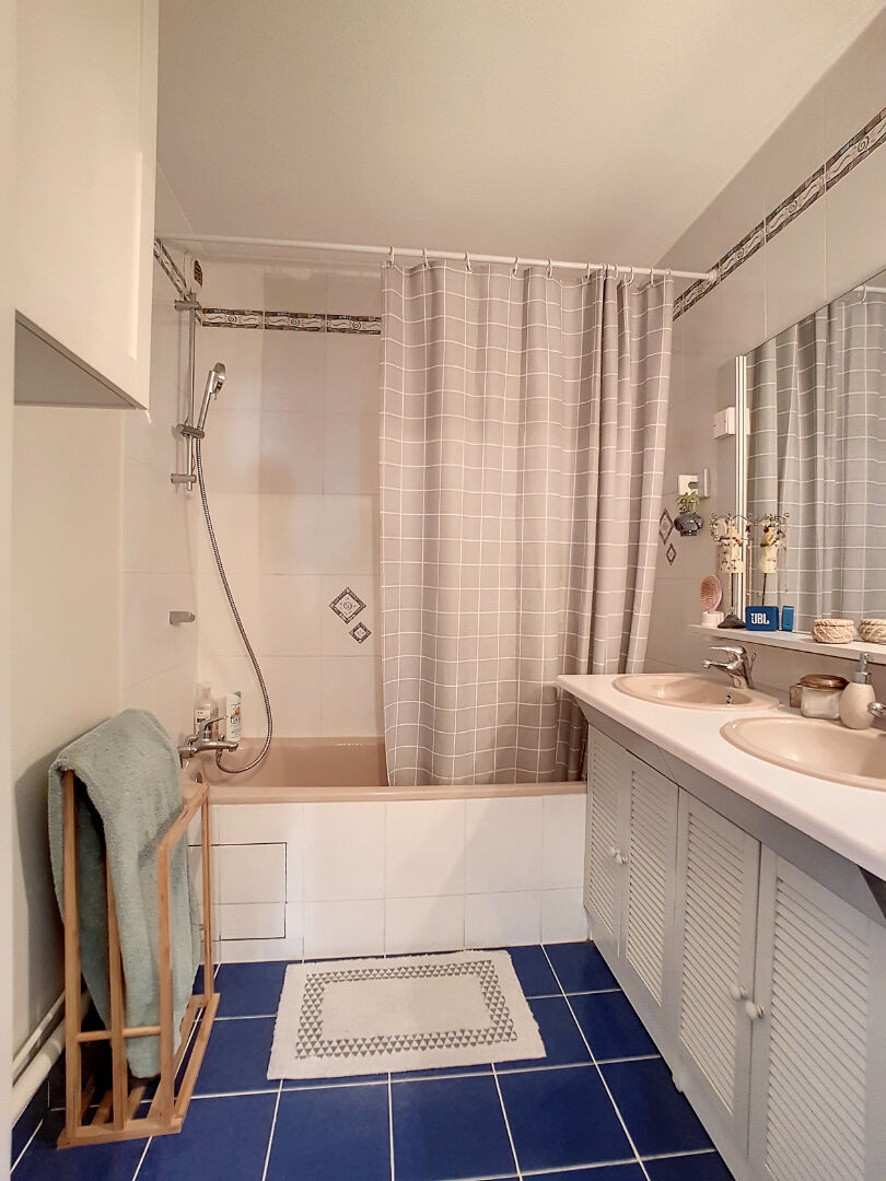 A LOUER APPARTEMENT T4 DE 81.50 m2 AVEC BALCON ET GARAGE