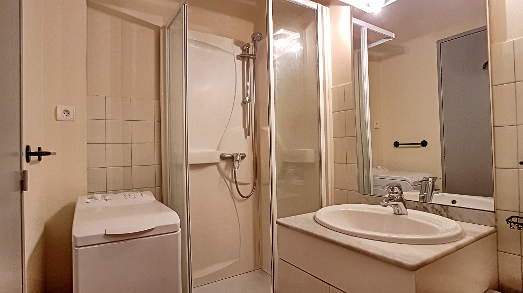 A VENDRE PAU SECTEUR FACS STUDIO MEUBLE DE 24.61m² EN PARFAIT ETAT + CAVE