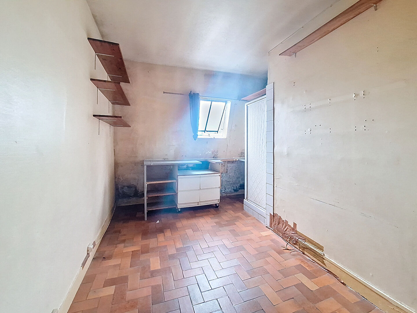 Nestenn - Paris 16 - Rue de la Tour - Passy - Dernier étage avec ascenseur - Studio - À rénover - Investissement locatif - Pied à terre