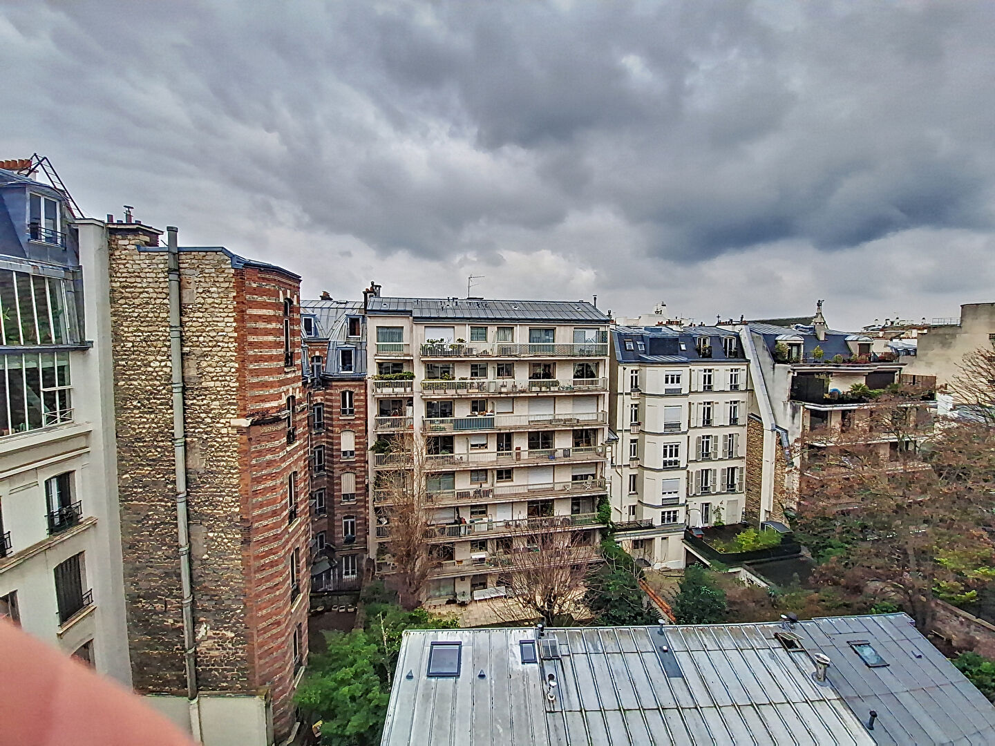 Nestenn - Paris 16 - Rue de la Tour - Passy - Dernier étage avec ascenseur - Studio - À rénover - Investissement locatif - Pied à terre