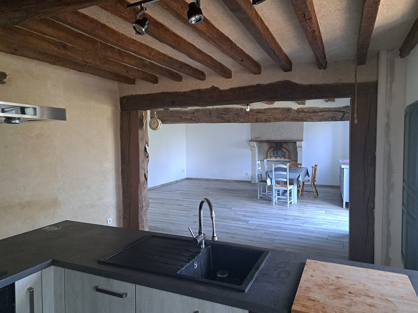 JOLIE MAISON RENOVEE EN CAMPAGNE DANS VILLAGE AVEC COMMODITES