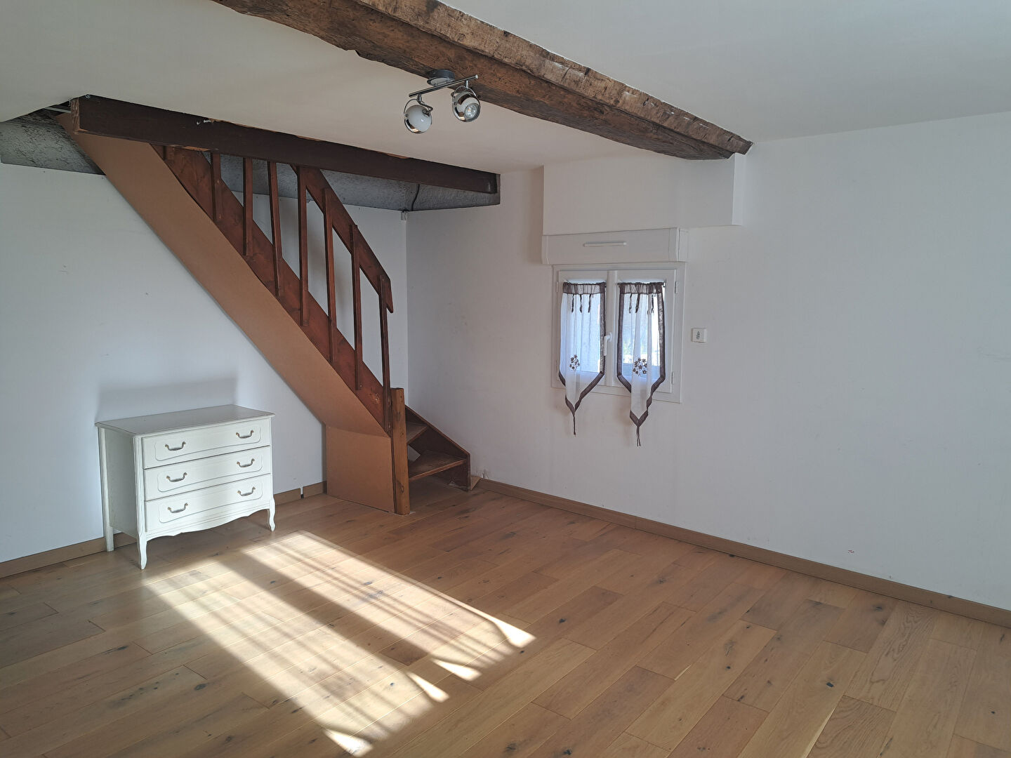 JOLIE MAISON RENOVEE EN CAMPAGNE DANS VILLAGE AVEC COMMODITES