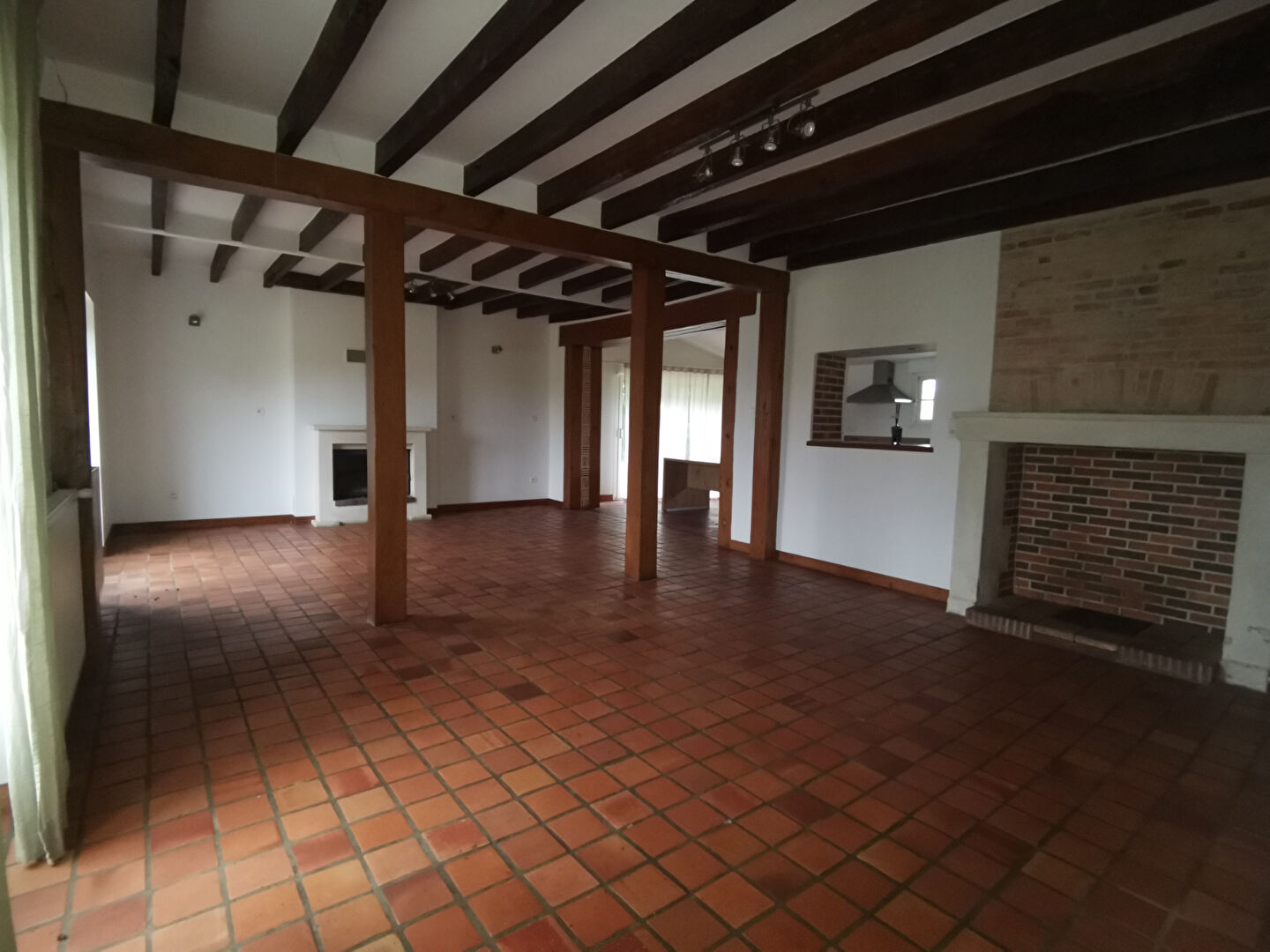 LA FLECHE, Charme et Espace à 5 mn du centre ville pour cette longère en campagne