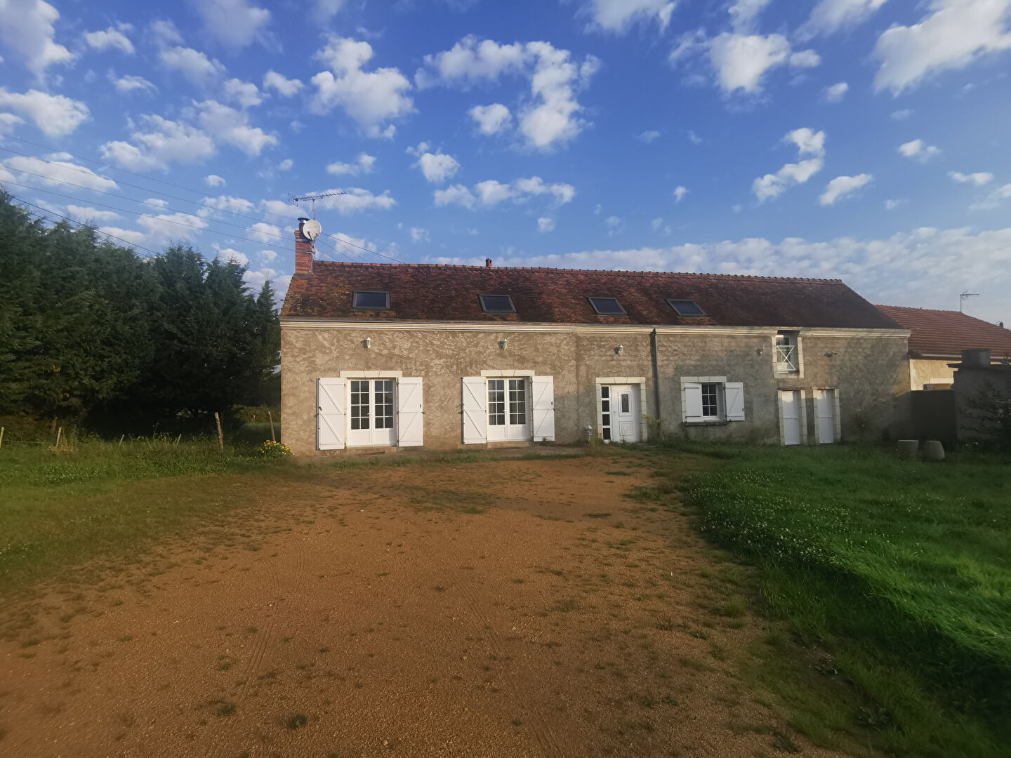 LA FLECHE, Charme et Espace à 5 mn du centre ville pour cette longère en campagne
