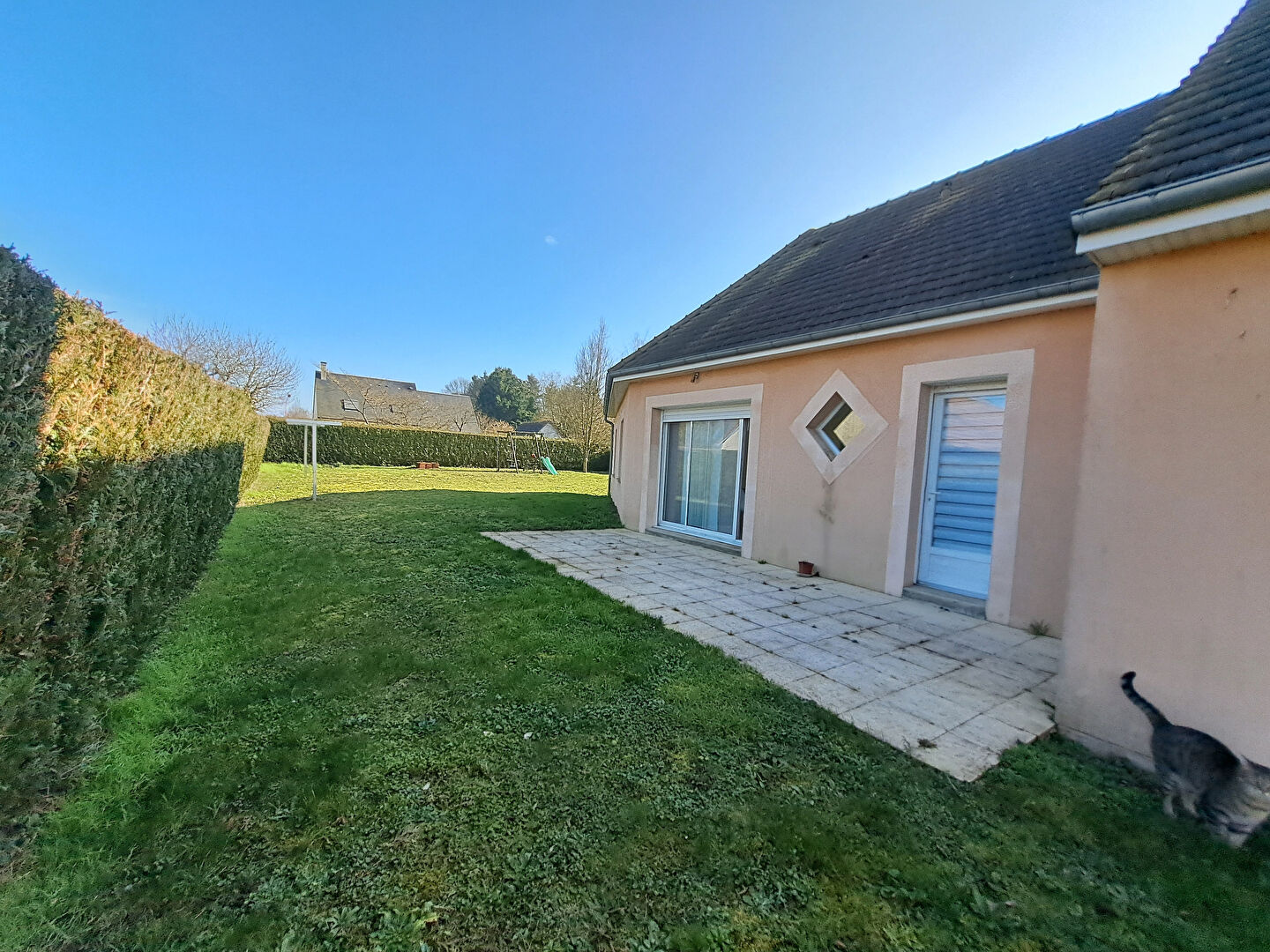 A VENDRE - BEAU PAVILLON A CROSMIERES