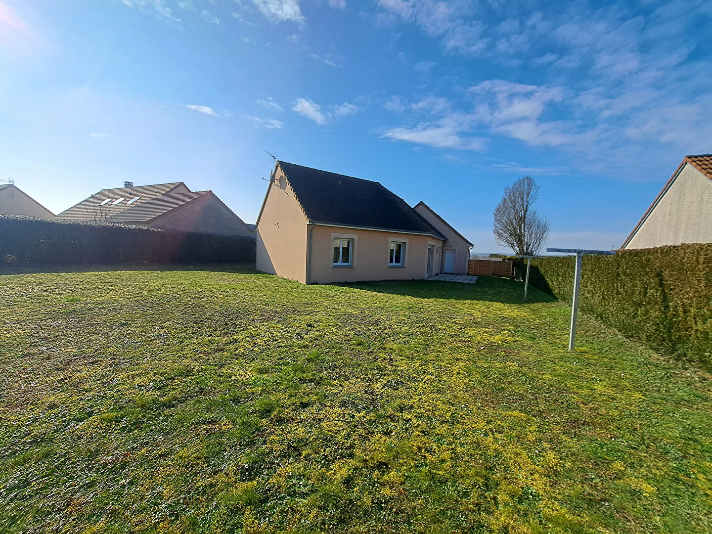 A VENDRE - BEAU PAVILLON A CROSMIERES