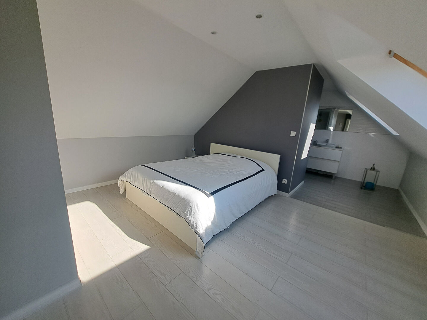A VENDRE - BEAU PAVILLON A CROSMIERES