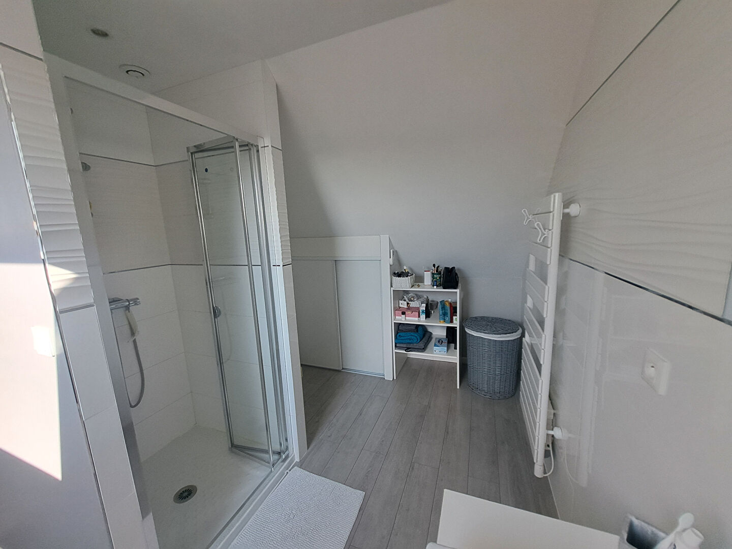A VENDRE - BEAU PAVILLON A CROSMIERES