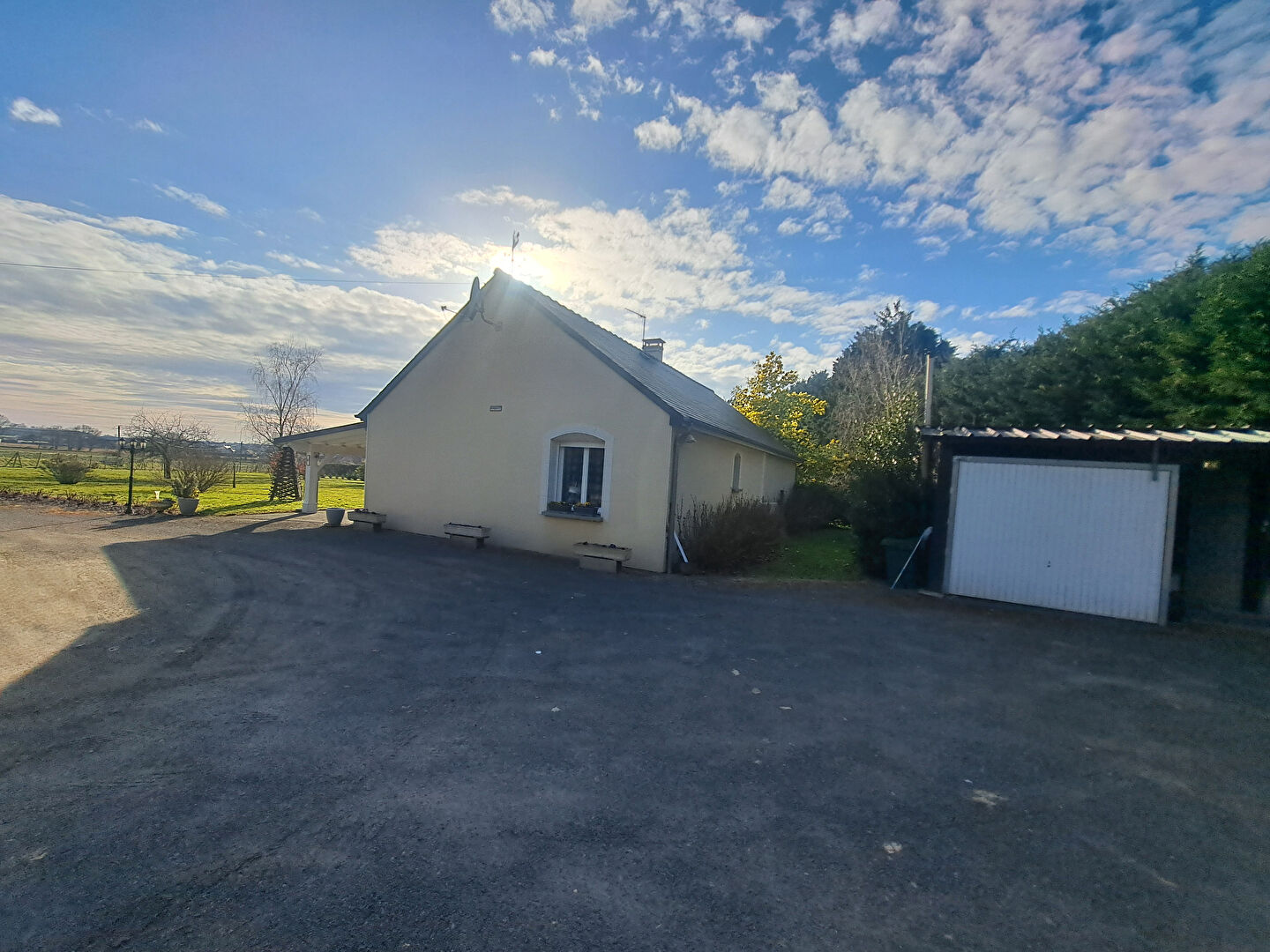 A VENDRE  : MAISON PLAIN-PIED A VILLAINES SOUS MALICORNE