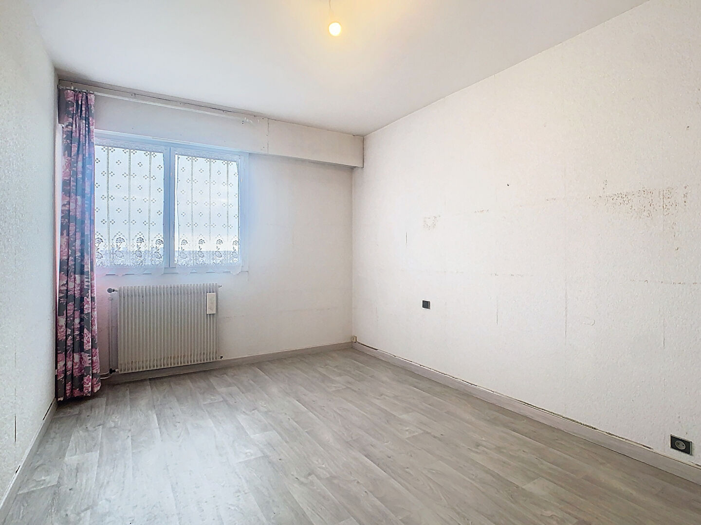 Appartement type 3 avec Balcon et garage sur la ville de Cholet proche de l'hyper centre.