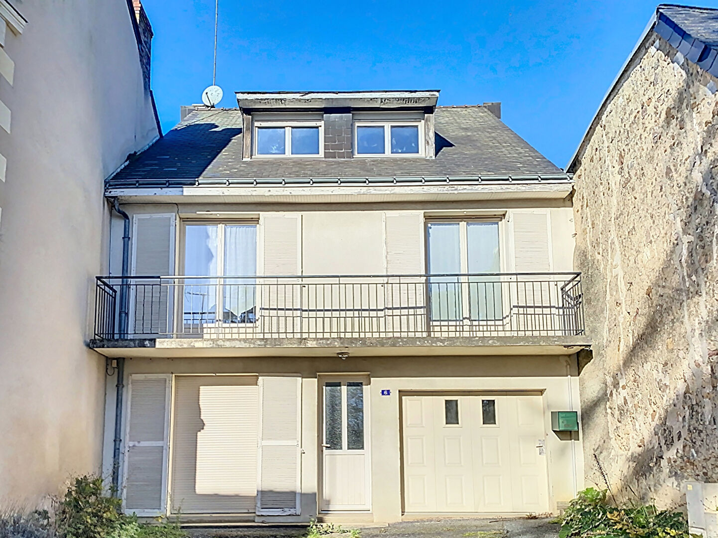 Maison pleine de potentielle dans le centre de Châteauneuf sur Sarthe