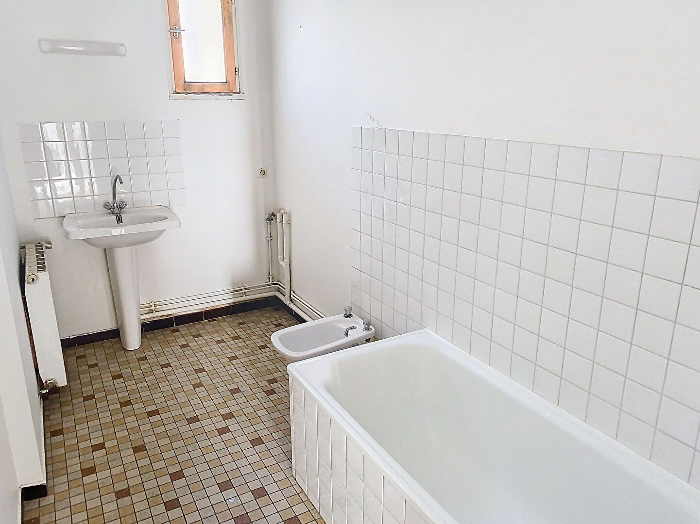 Maison pleine de potentielle dans le centre de Châteauneuf sur Sarthe