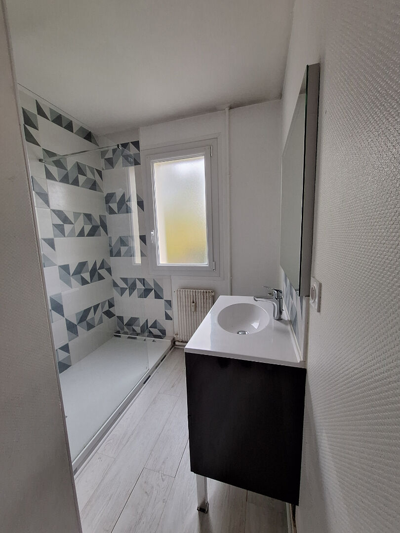 SAINT MALO  QUARTIER BELLEVUE APPARTEMENT  T2 AVEC BALCON  -  PARKING - ASCENSEUR