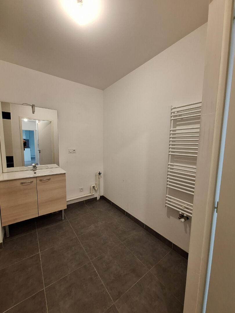 SAINT MALO APPARTEMENT T3 - LOUE EN PINEL - TERRASSE  -PLACE DE PARKING