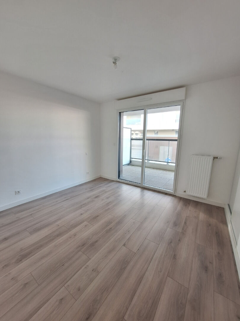 SAINT MALO APPARTEMENT T3 - LOUE EN PINEL - TERRASSE  -PLACE DE PARKING